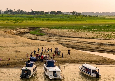 Comunidades isoladas pela seca em Parintins recebem equipamentos para água potável