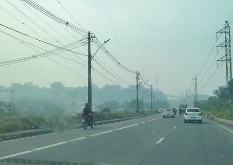 Sem chuvas, Manaus sufoca pelo 8º dia consecutivo envolta em fumaça tóxica