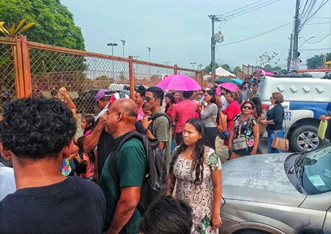 População enfrenta grande fila para agendar nova carteira de identidade em Manaus