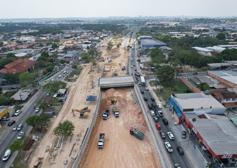 Viaduto na Avenida das Torres recebe nova rede de drenagem profunda em Manaus