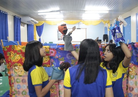 Oficina teatral estimula desenvolvimento artístico e social de alunos em Manaus