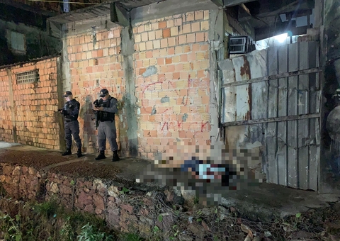 Membros de facção arrastam homem até rip-rap e o executam em Manaus