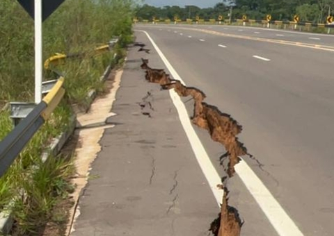 Vídeo: Trecho da rodovia AM-070 afunda em Manacapuru