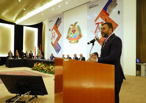 Wilson cita avanços na transparência e economia do Estado ao ser homenageado no TCE-AM