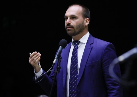 Eduardo Bolsonaro diz que acusação de Mauro Cid sobre ele e Michelle é 'cortina de fumaça'