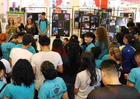 Estudantes fazem exposição fotográfica em shopping de Manaus