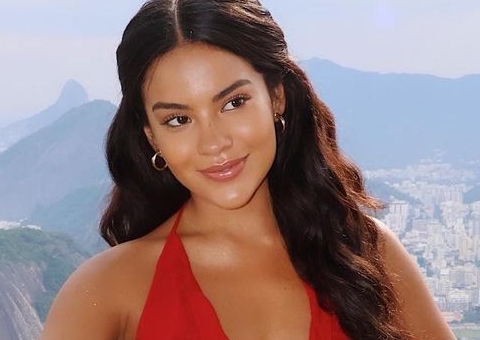 Bella Campos é filmada aos beijos com colega de ‘Vai na Fé’