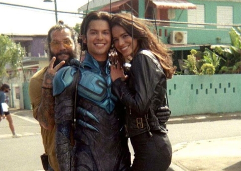 Bruna Marquezine abre álbum dos bastidores de Besouro Azul após fim da greve dos atores 