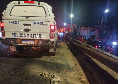 Motociclista morre após bater contra canteiro central de avenida em Manaus