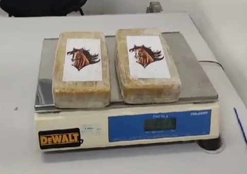 Suposta fã do RBD é presa com 2kg de crack