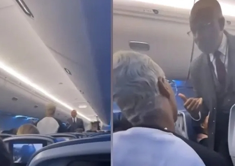 Cantora gospel quase é expulsa de voo por se recusar a parar de cantar