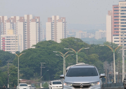 Fumaça volta a ganhar força em Manaus e qualidade do ar é péssima nesta quinta