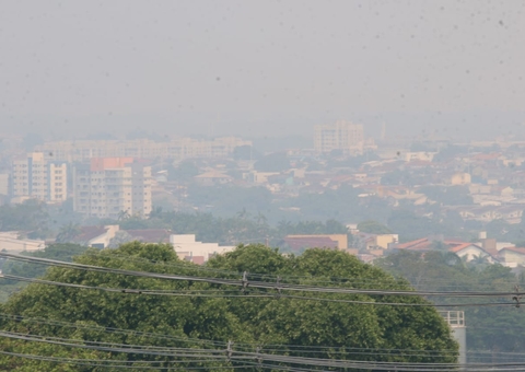 Nova onda de fumaça piora qualidade do ar em Manaus neste domingo
