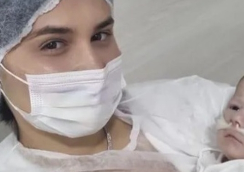 Mulher de Zé Vaqueiro posta nova foto com o filho internado: 'continue firme'