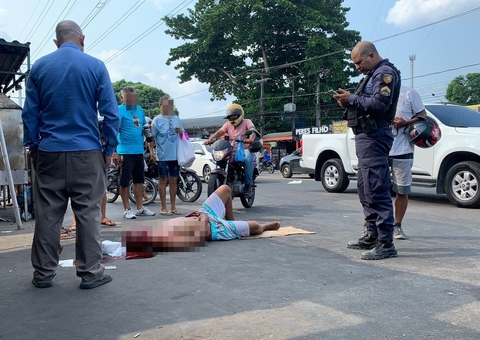 Homem é violentamente espancado em rua de Manaus