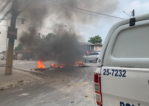 Familiares de jovem encontrado morto em matagal protestam contra PM em Manaus