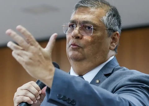 Flávio Dino cita ameaças e que deputados andam armados para não ir à Câmara