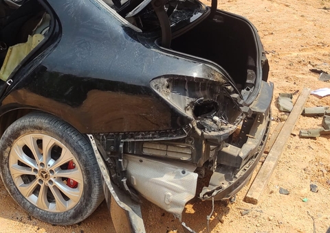 Homem é sequestrado e tem carro de luxo destruído em Manaus