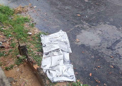 Pistoleiro executa homem a tiros no meio da rua em Manaus