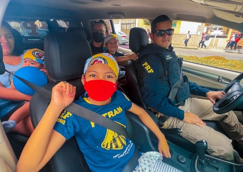 Grupo de apoio à criança com câncer recebe ação da PRF em Manaus