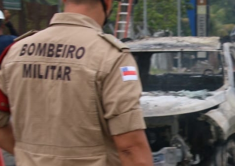 Imagens mostram carro destruído após incêndio em Manaus; veja