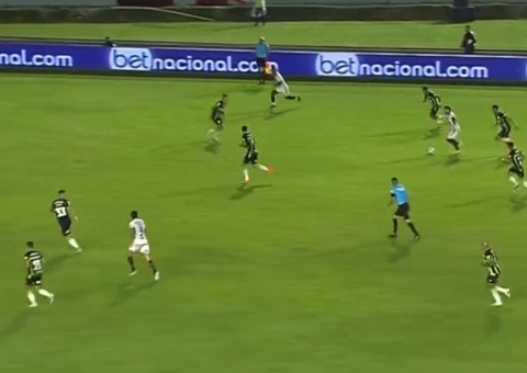 Flamengo atropela o América-MG e encosta no líder do brasileirão