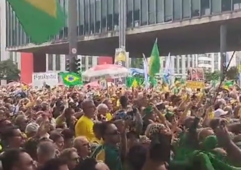 Alexandre de Moraes é chamado de 'assassino' por manifestantes na Avenida Paulista