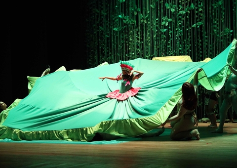 Projeto escolar ‘Criando Cenas’ é apresentado no Teatro Amazonas