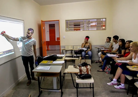 Incentivo para estudantes permanecerem no ensino médio é aprovado 