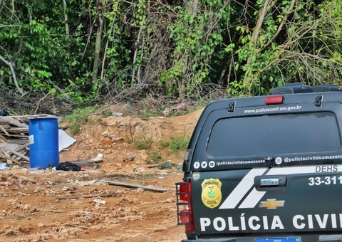 Nua, mulher é encontrada morta dentro de camburão em ramal de Manaus