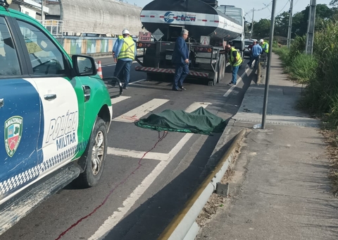 Homem morre ao ter cabeça esmagada por carreta na Avenida das Flores