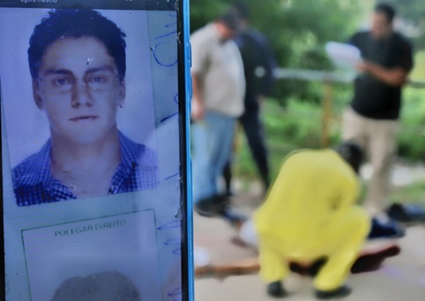 Pistoleiro executa homem com 8 tiros no meio da rua em Manaus