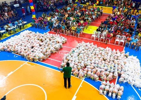 Parintins conclui 1ª fase da Operação Estiagem com entrega de 800 cestas básicas