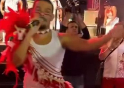 Ex-BBB Vyni canta e versa pelo Garantido no Boi Manaus