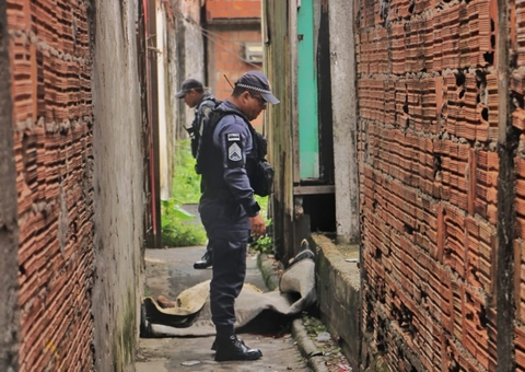 Homem é morto com tiro na cabeça após ser chamado na porta de casa em Manaus