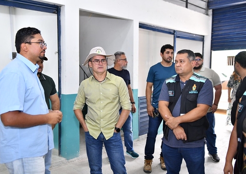 Após incêndio, David Almeida confirma reforma antecipada da feira do Santo Antônio