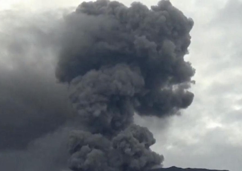 Vulcão entra em erupção e mata 11 alpinistas; 12 estão desaparecidos 