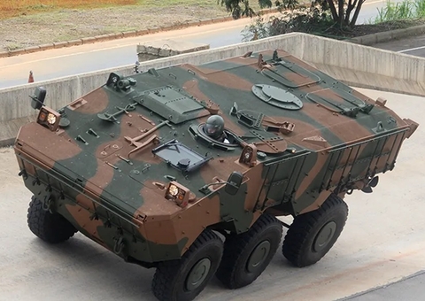 Brasil envia blindados para reforçar fronteira com a Venezuela; saiba motivo