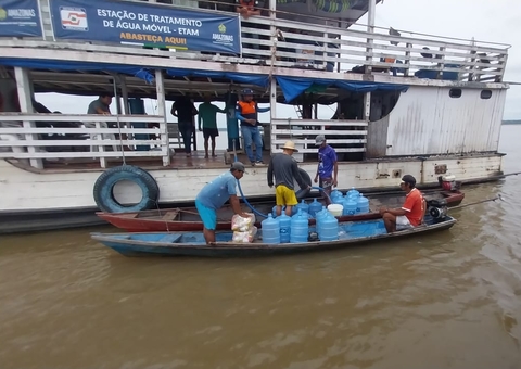 Ribeirinhos afetados pela seca ganham sistema móvel de água potável no Amazonas