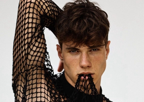 Eleito o ‘homem mais bonito da Itália’, modelo deixa carreira para virar padre