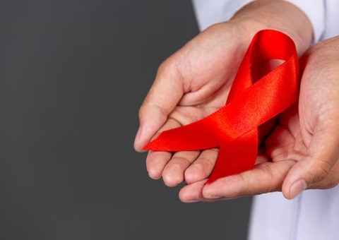 Dezembro Vermelho: saiba cuidados que quem vive com HIV/Aids deve ter com a saúde