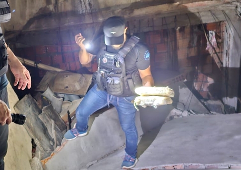 Dupla é presa com 5 kg de maconha em casa abandonada em Manaus