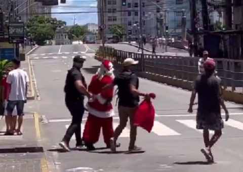 Vídeo: Papai Noel é preso suspeito de roubar lojas
