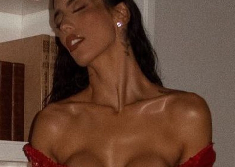 Gabi Brandt usa mega decote em look ousado e seguidores reagem: 'crente de Taubaté'