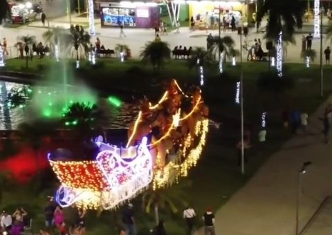 Tirolesa natalina é inaugurada na Ponta Negra; vídeo