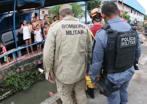 Moradores encontram feto boiando em igarapé de Manaus