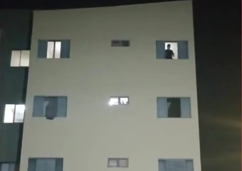 Bebê de 4 meses cai do 3º andar de prédio e está em estado grave; mãe foi presa