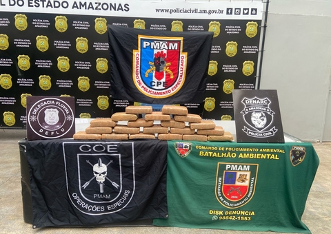 Polícia apreende maconha avaliada em R$ 400 mil escondida em canoa na Manaus Moderna