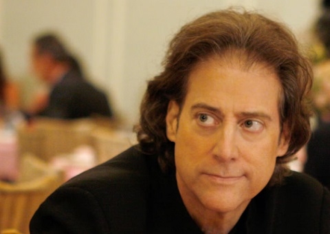 Ator Richard Lewis, de 'Curb Your Enthusiasm', morre aos 76 anos