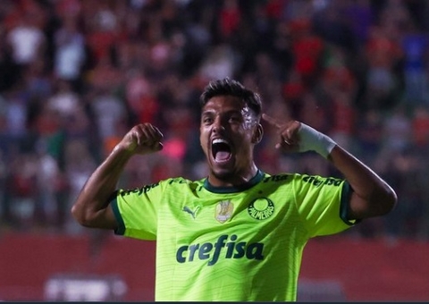 Palmeiras vence Portuguesa por 2 a 0 e assume a liderança do Paulista